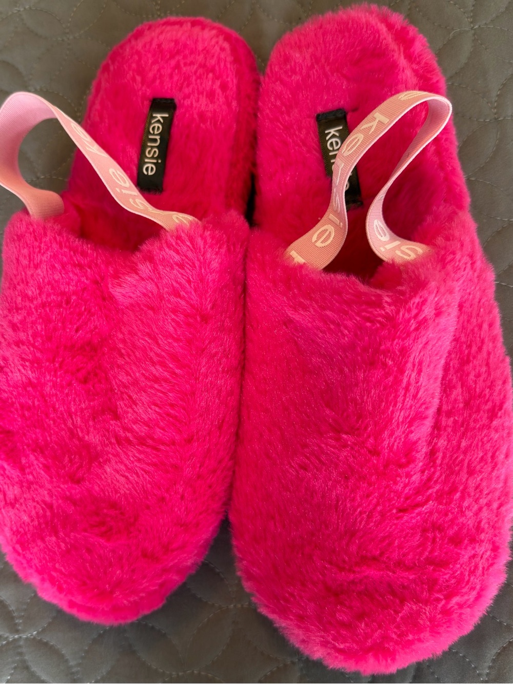 Kensie Plush Slip-On Slippers in Hot Pink